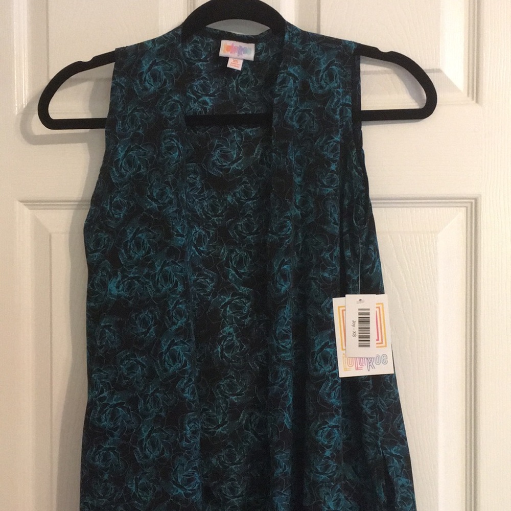 XS Lularoe Joy NWT teal roses on black background